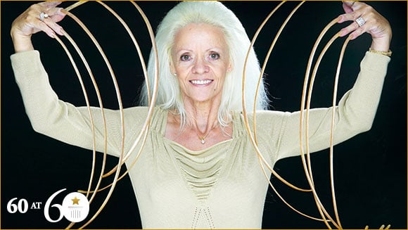 US Woman Bags Guinness World Record For Longest Nails. Her Story Will Leave  You Emotional - News18
