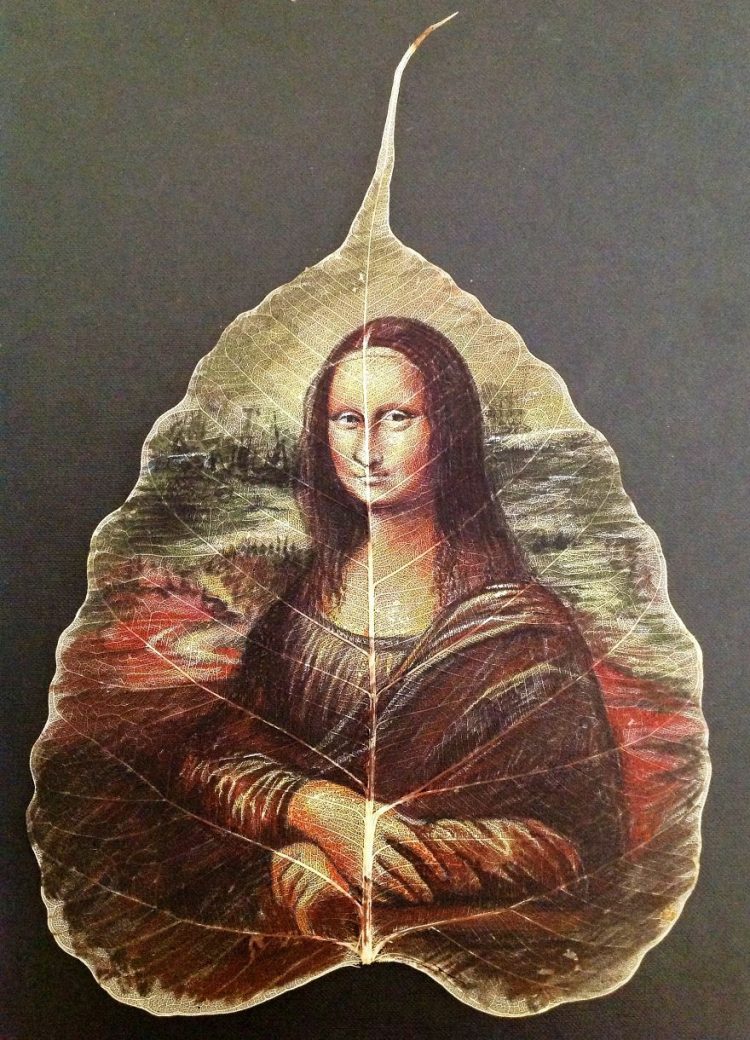 Indian Artist Paints Detailed Portraits on Skeleton Tree Indian Artist Paints Detailed Portraits on Skeleton Tree