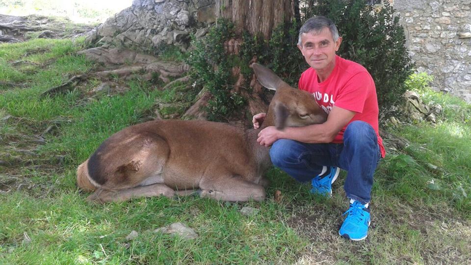 Deer Hunter Adopts Abandoned Fawn, Hasn't Shot an Animal in Ten Years