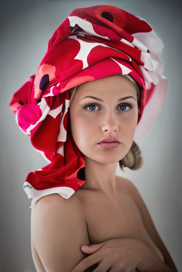 Exceptionally Talented Artist Takes Hyperrealistic Oil Painting To Near Perfection