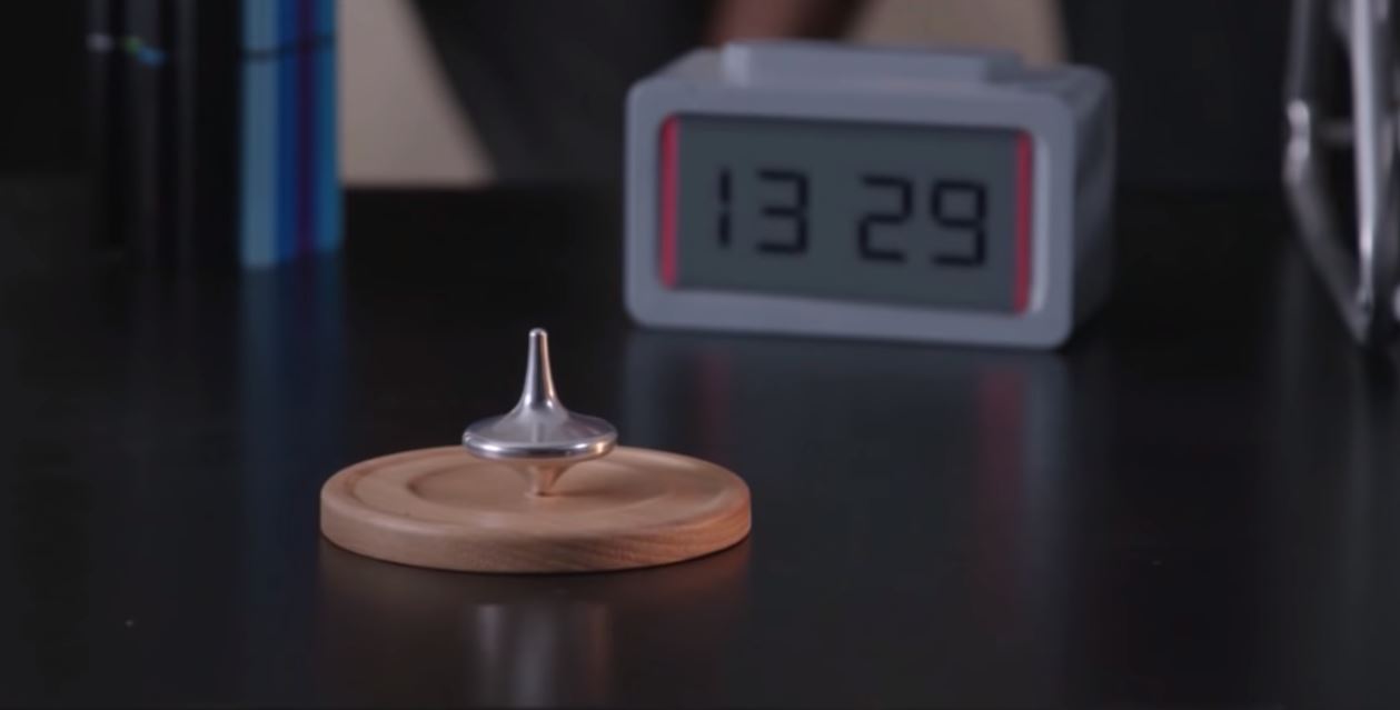 World’s LongestRunning Mechanical Spinning Top Can Spin Continuously