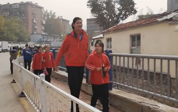 11-year-old-chinese-girl-is-already-6ft-7in-2-10m-tall