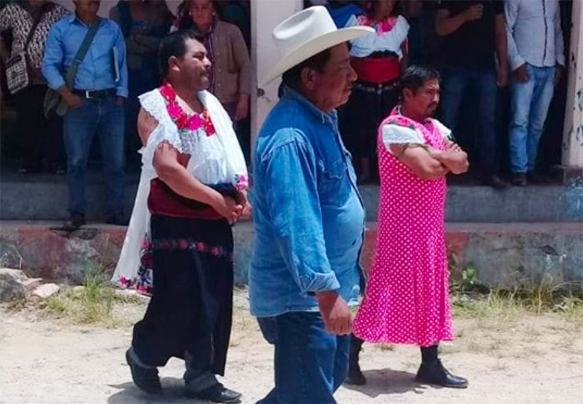 mayor-in-womens-clothes.jpg
