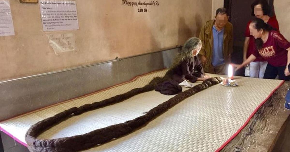 83-Year-Old Vietnamese Woman Hasn't Cut Her Snake-Shaped Hair in 64 Years