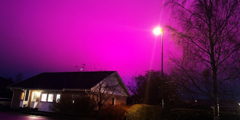 Billedhugger forvirring entreprenør Energy-Saving Lighting System Turns Night Sky Purple