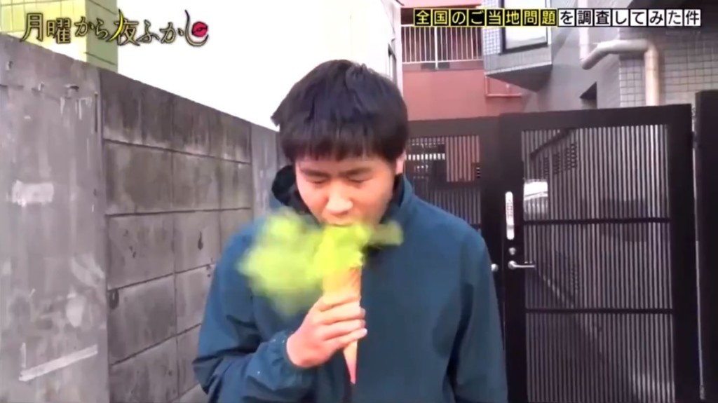 Eating This Matcha-Covered Ice-Cream Is Japan's Version of the Cinnamon Challenge Eating This Matcha-Covered Ice-Cream Is Japan's Version of the Cinnamon Challenge