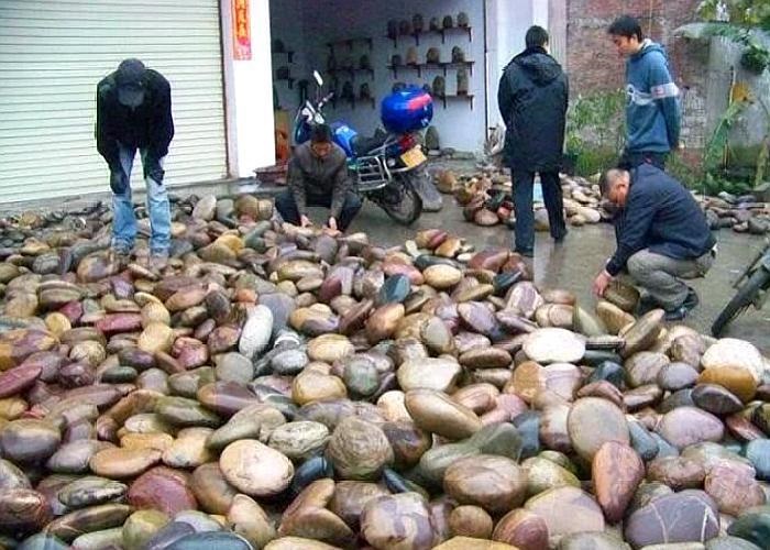 China's “Stone Village” Finds Success in Selling Ornamental River Stones