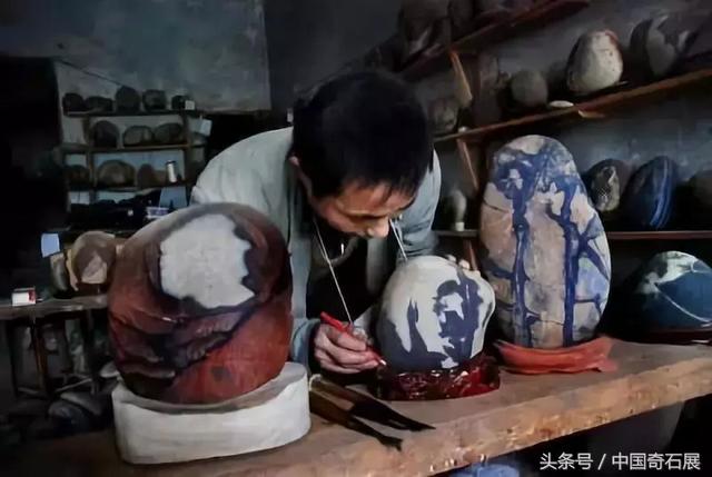China's “Stone Village” Finds Success in Selling Ornamental River Stones