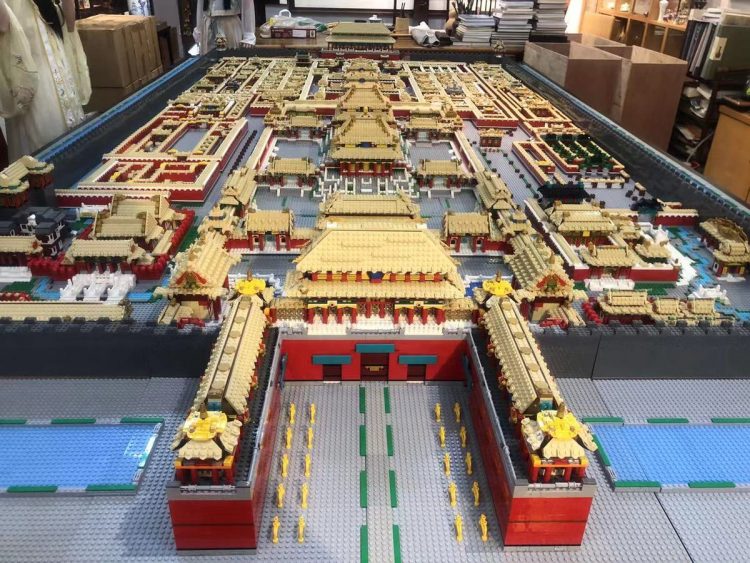 Epic LEGO Forbidden City uses over 80,000 bricks and took over 700 hours to  design & build! - The Brothers Brick