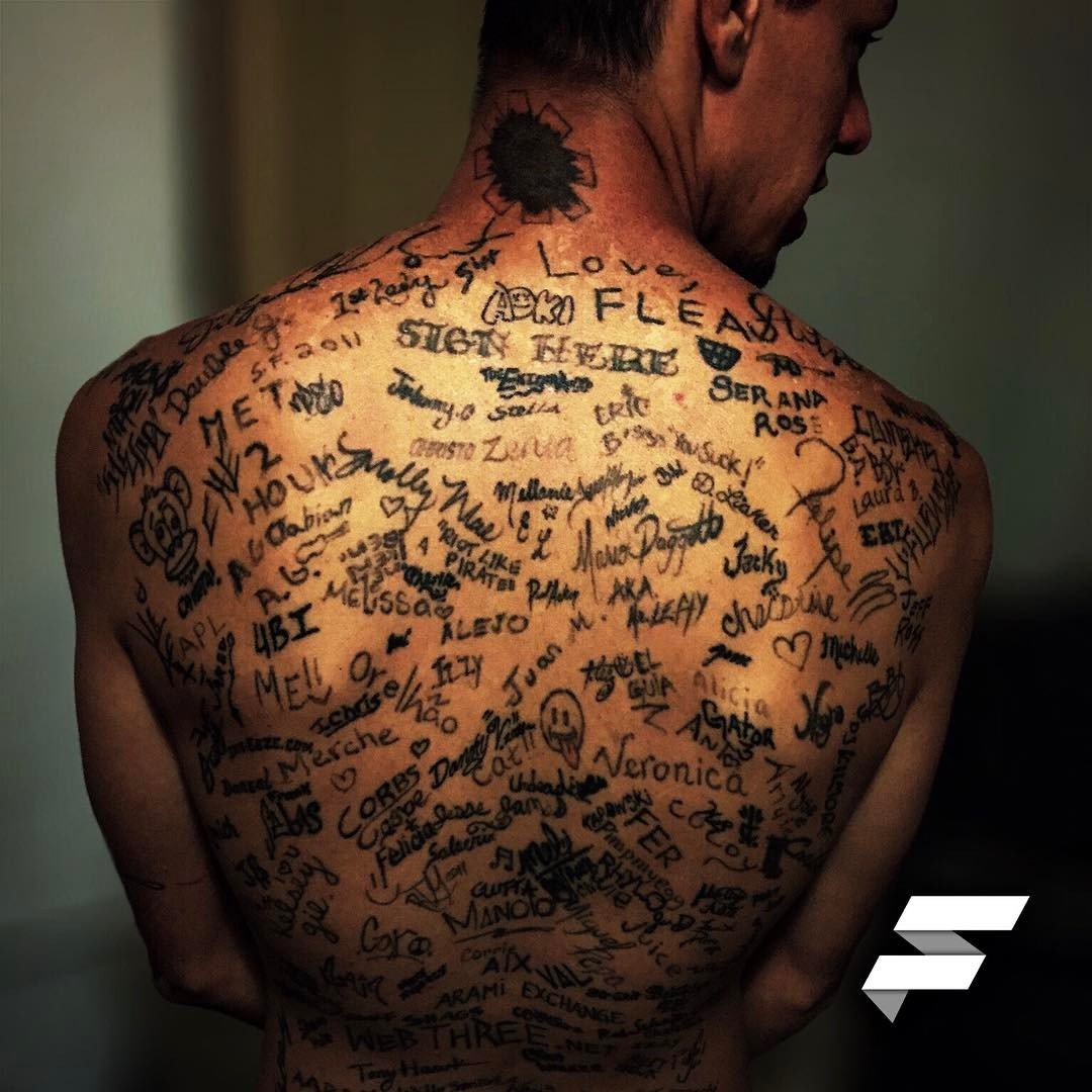 Man Holds the World Record for Most Signatures Tattooed on His Back, Over 225