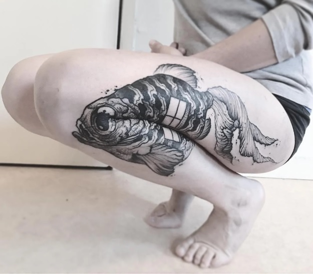 Tattoo Artist Creates Tattoos That Change Shape When Knees and Elbows Are  Bent