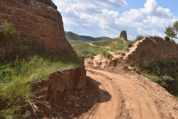 Great Wall of China Reportedly Damaged by Excavator Used to Make Shortcut