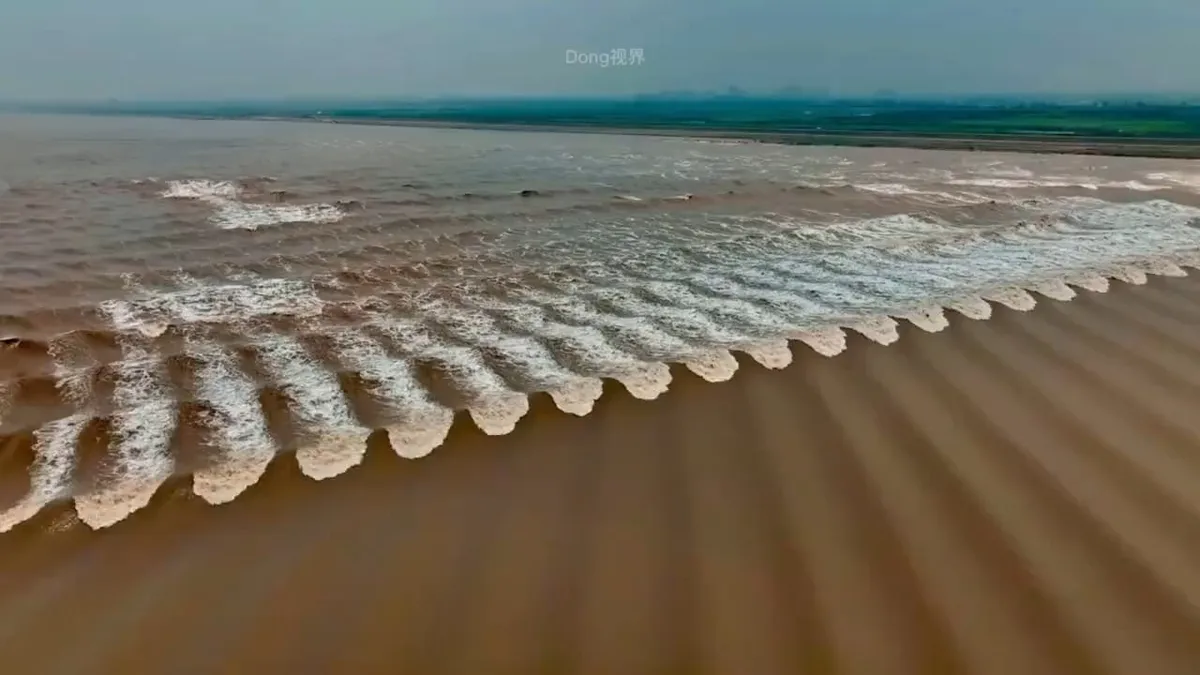 Fish Scale Tide A Natural Phenomenon Unique to Qiantang River