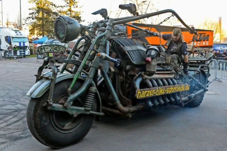 The World’s Heaviest Rideable Motorcycle Is Powered by a Tank Engine
