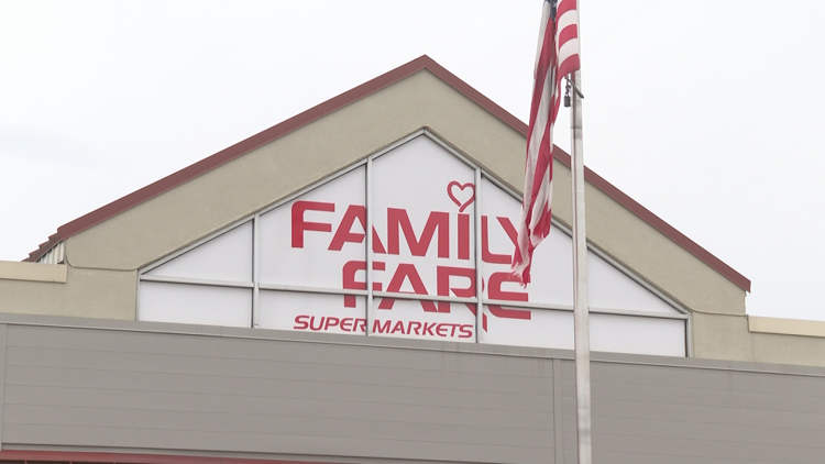 Woman Lives in Supermarket Rooftop Sign for a Year without Anyone Noticing