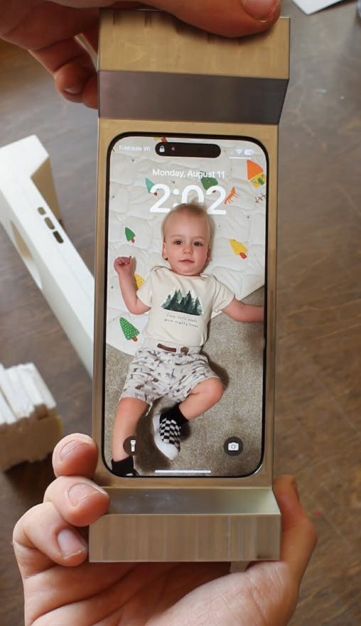 6-pound-smartphone-case3 Esta capa de telefone inconveniente de 6 libras pode conter o vício do seu smartphone