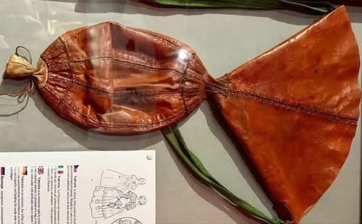 The Vanvera – A Bizarre Fart-Neutralizing Accessory Used by 17th Century Aristocracy