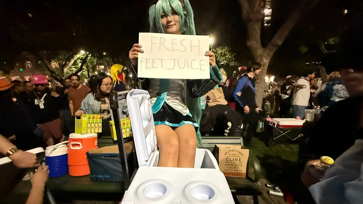 Cosplay Models Shock Internet by Selling “Feet Juice” at California Anime Festival