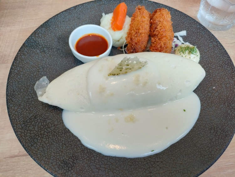 Kometsuya – Japan’s Eye-Catching White Yolk Eggs